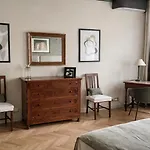 Two Bedroom With Private Parking Apartment