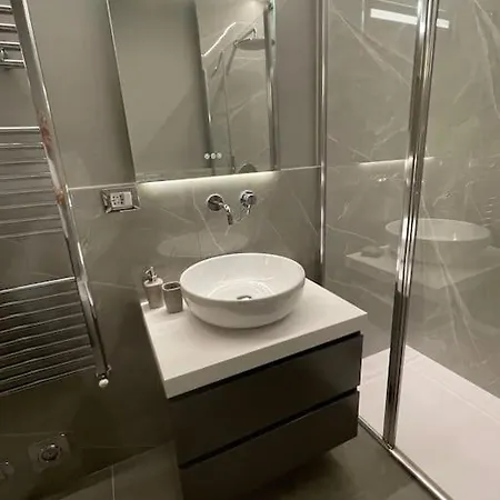 Two Bedroom With Private Parking Apartment