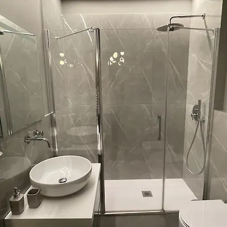 Apartment Two Bedroom With Private Parking