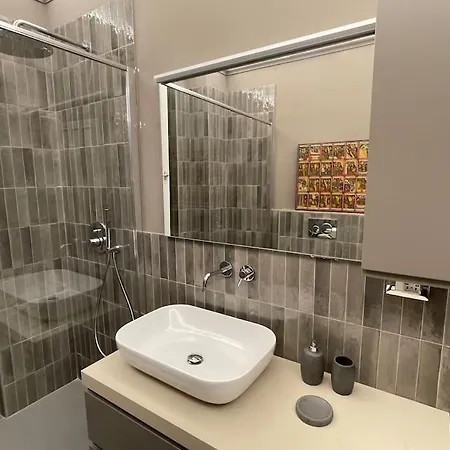 Apartment Two Bedroom With Private Parking