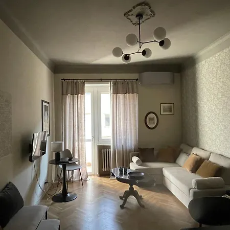 Two Bedroom With Private Parking Apartment