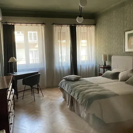アパート Two Bedroom With Private Parking トリノ