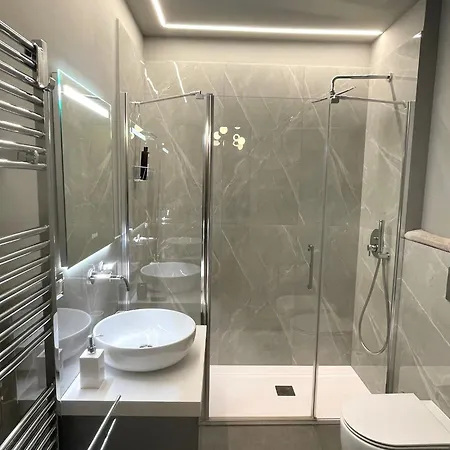 Two Bedroom With Private Parking * Turin