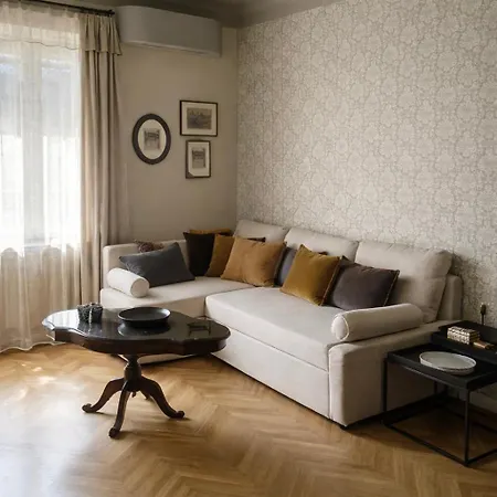 Two Bedroom With Private Parking Appartamento *