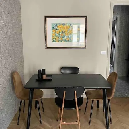 Two Bedroom With Private Parking Apartment